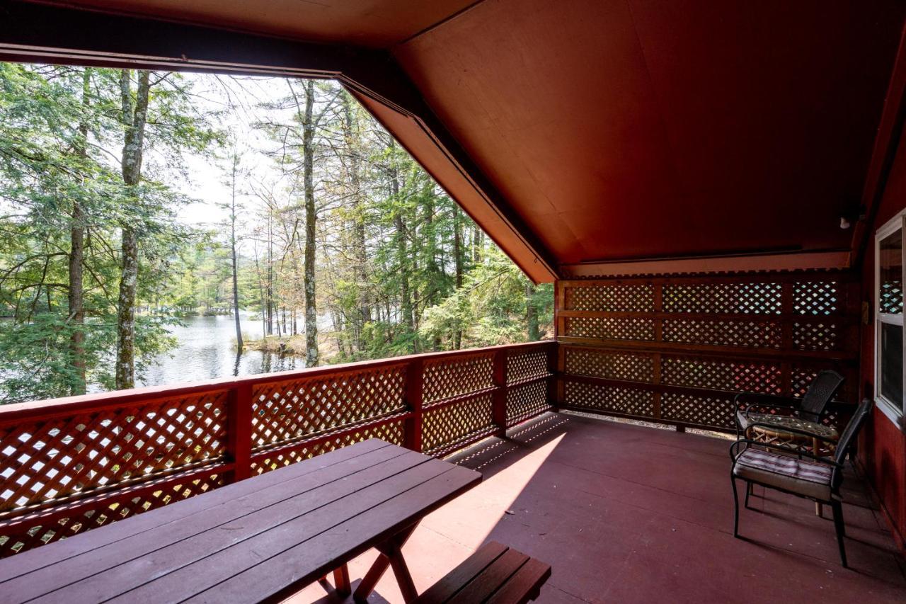 Lake Luzerne Hide-A-Way Waterfront Cottages المظهر الخارجي الصورة